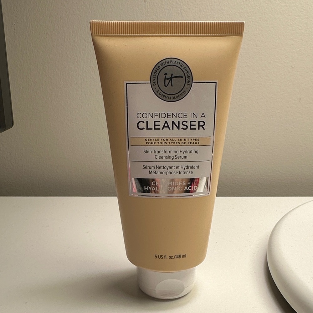 Sealed IT Cosmetics Confidence in a Cleanser